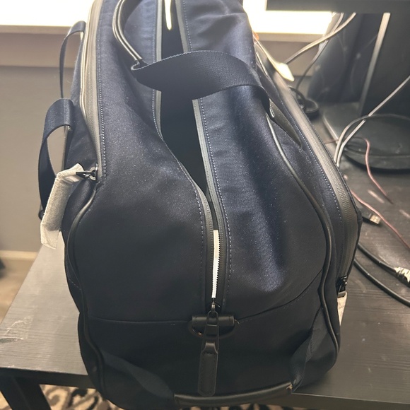 Peter Millar Duffle Bag NWT - Picture 2 of 4